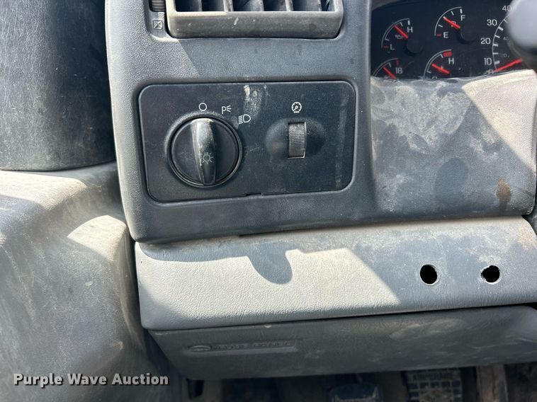 image for item EK8426 2007 Ford F750 Super Duty XL flatbed truck