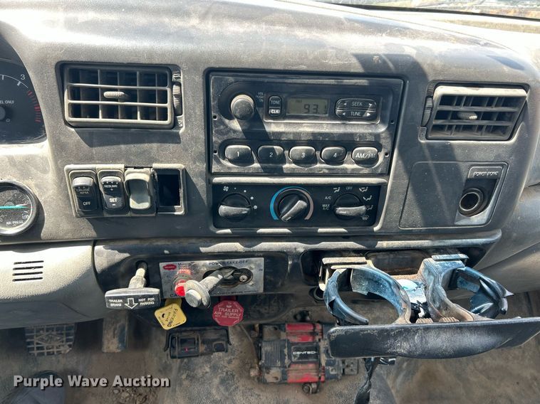 image for item EK8426 2007 Ford F750 Super Duty XL flatbed truck