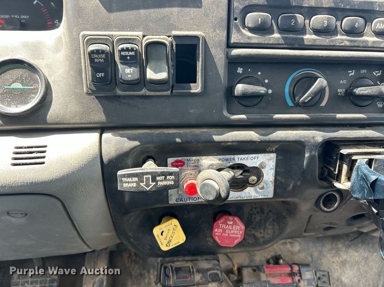 image for item EK8426 2007 Ford F750 Super Duty XL flatbed truck