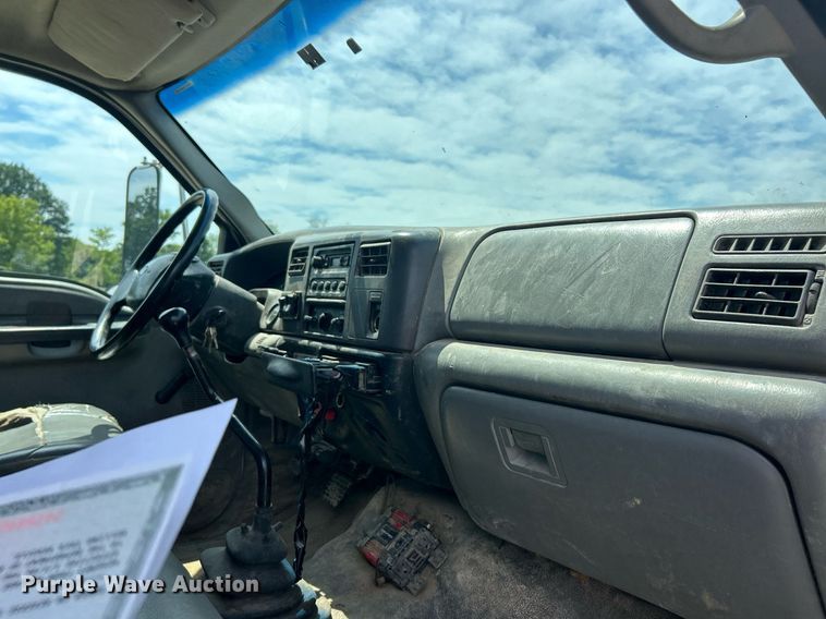 image for item EK8426 2007 Ford F750 Super Duty XL flatbed truck