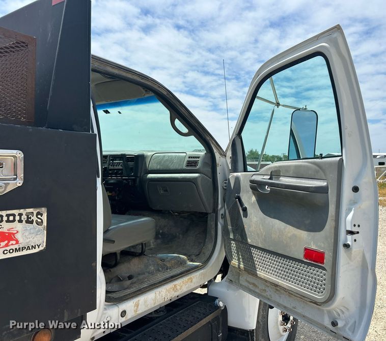 image for item EK8426 2007 Ford F750 Super Duty XL flatbed truck