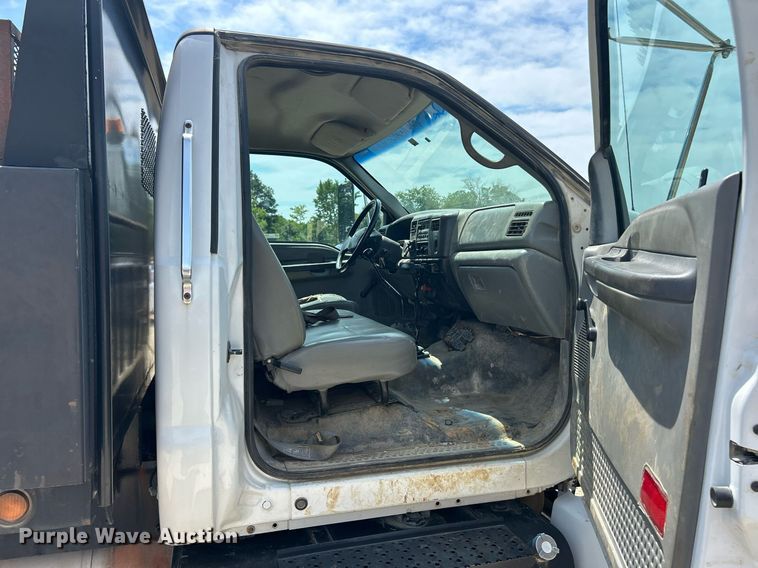 image for item EK8426 2007 Ford F750 Super Duty XL flatbed truck