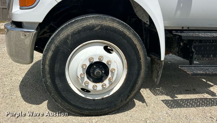 image for item EK8426 2007 Ford F750 Super Duty XL flatbed truck