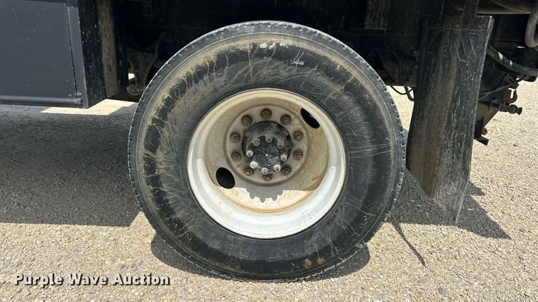 image for item EK8426 2007 Ford F750 Super Duty XL flatbed truck