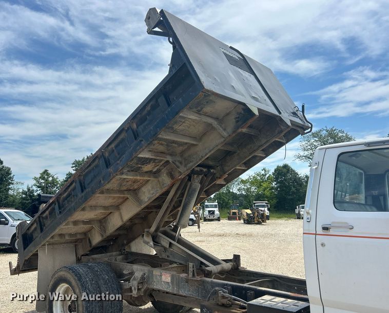 image for item EK8427 1998 Ford F800 dump truck