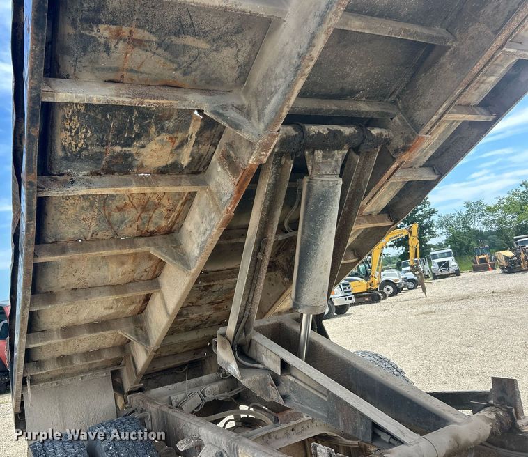 image for item EK8427 1998 Ford F800 dump truck