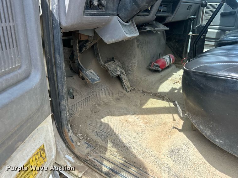 image for item EK8427 1998 Ford F800 dump truck