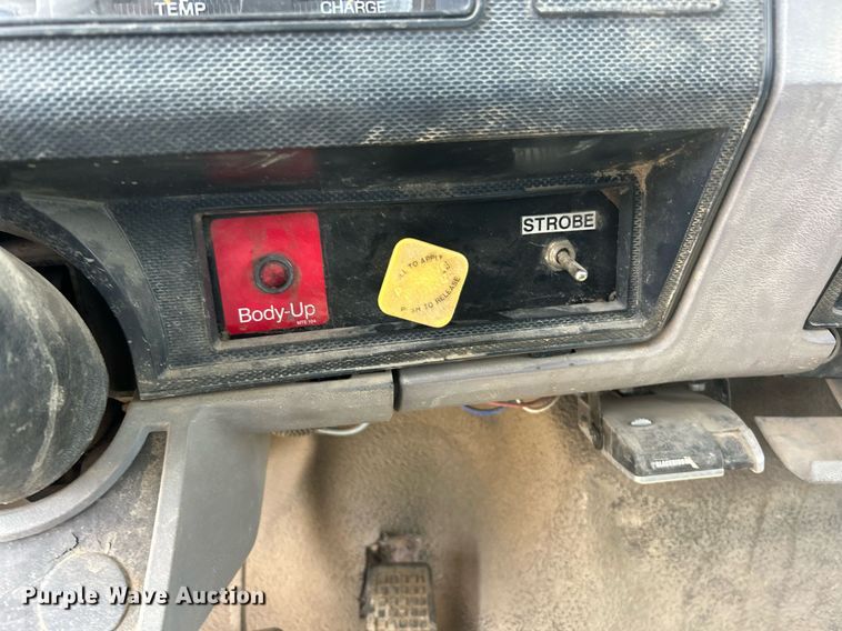 image for item EK8427 1998 Ford F800 dump truck