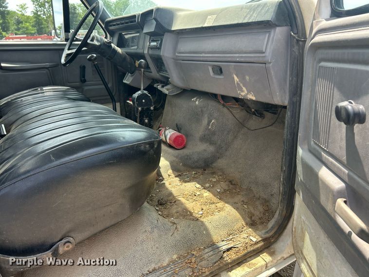 image for item EK8427 1998 Ford F800 dump truck