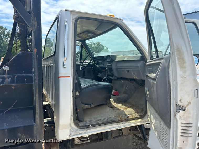 image for item EK8427 1998 Ford F800 dump truck