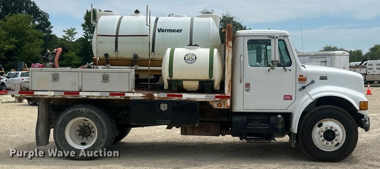 image for item EK8429 1998 International  4700 flatbed truck