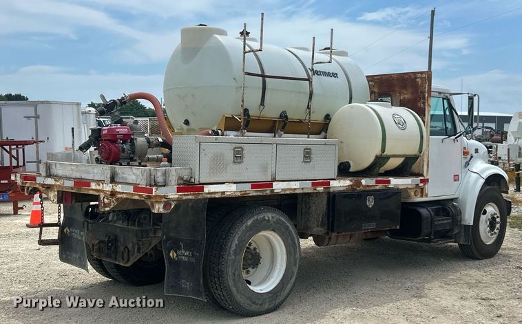 image for item EK8429 1998 International  4700 flatbed truck