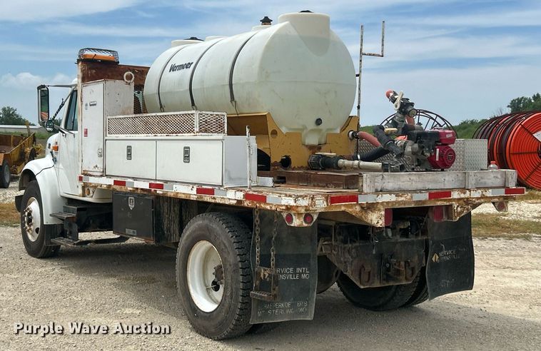 image for item EK8429 1998 International  4700 flatbed truck