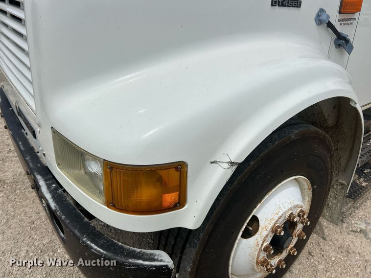 image for item EK8429 1998 International  4700 flatbed truck