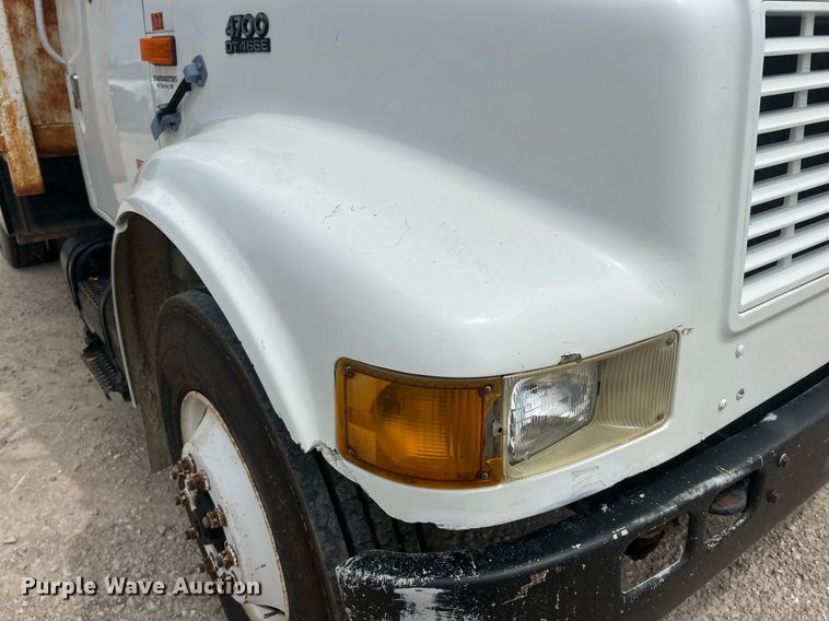 image for item EK8429 1998 International  4700 flatbed truck