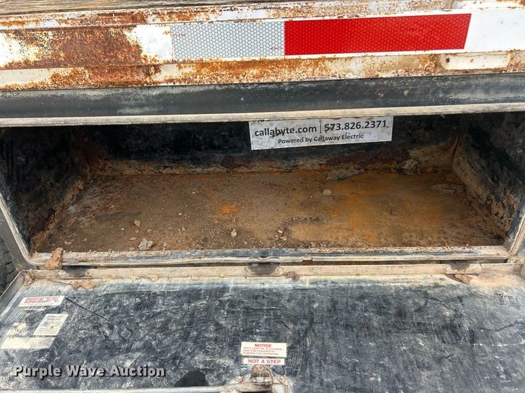 image for item EK8429 1998 International  4700 flatbed truck