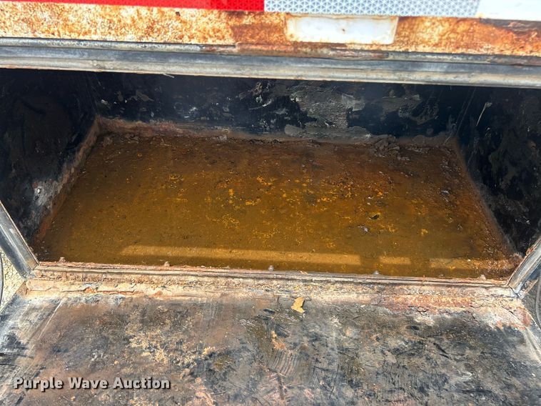 image for item EK8429 1998 International  4700 flatbed truck