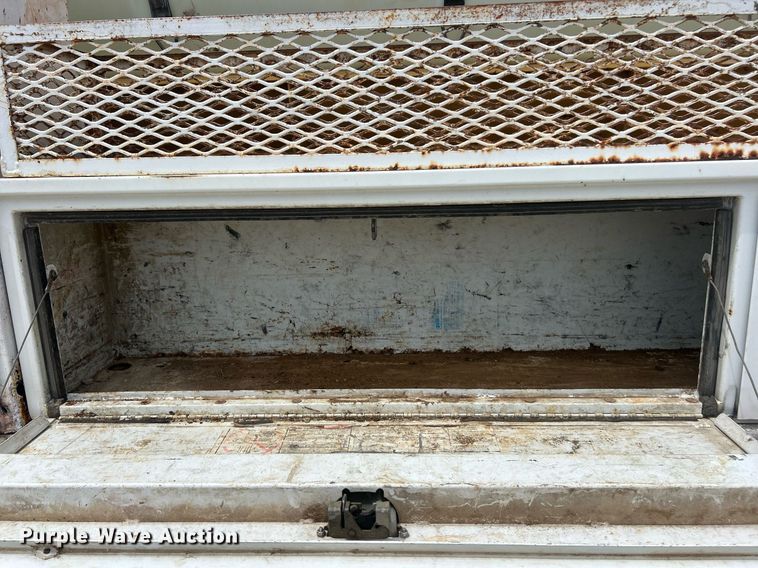 image for item EK8429 1998 International  4700 flatbed truck