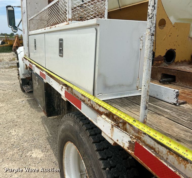 image for item EK8429 1998 International  4700 flatbed truck