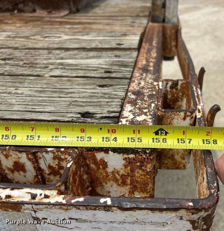 image for item EK8429 1998 International  4700 flatbed truck