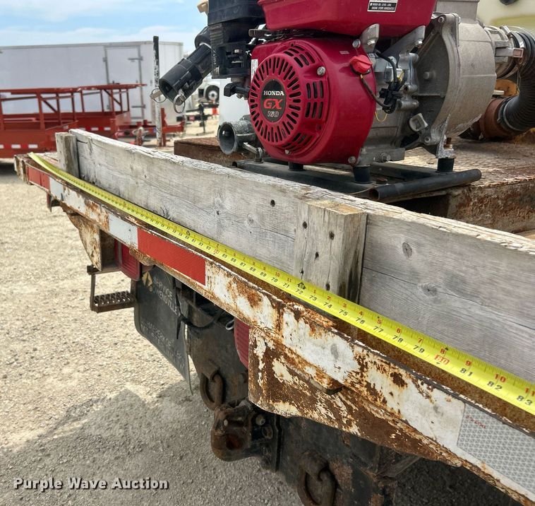 image for item EK8429 1998 International  4700 flatbed truck