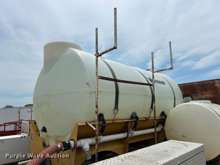 image for item EK8429 1998 International  4700 flatbed truck