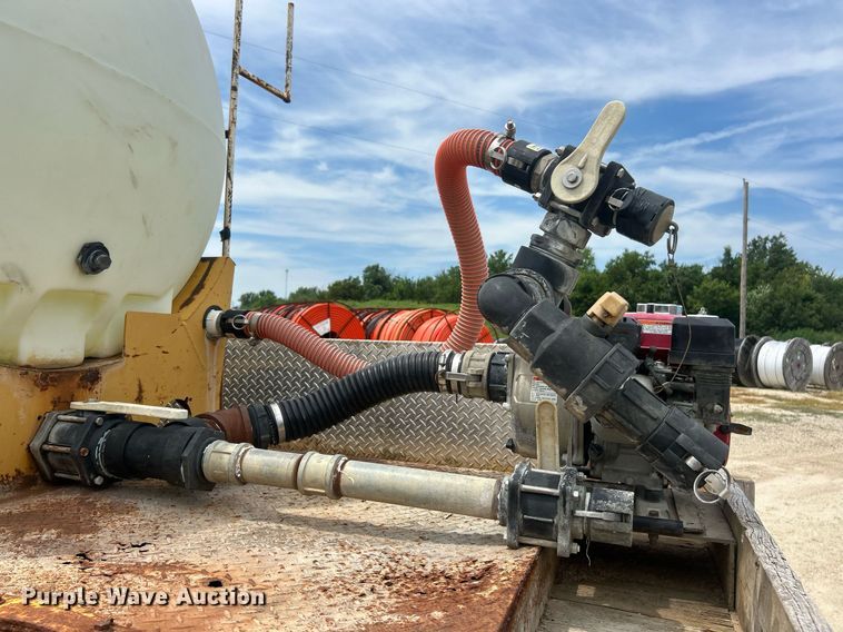 image for item EK8429 1998 International  4700 flatbed truck