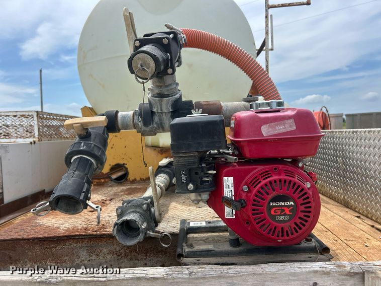 image for item EK8429 1998 International  4700 flatbed truck