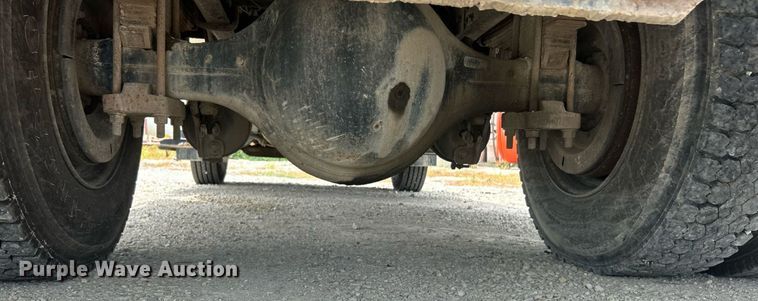 image for item EK8429 1998 International  4700 flatbed truck