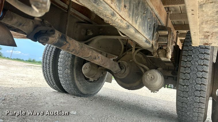 image for item EK8429 1998 International  4700 flatbed truck