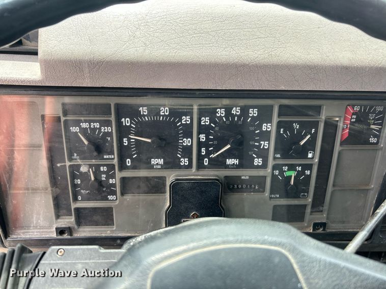 image for item EK8429 1998 International  4700 flatbed truck