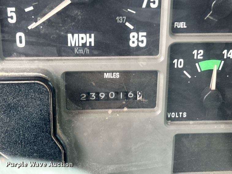 image for item EK8429 1998 International  4700 flatbed truck