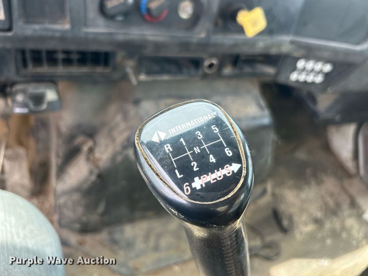 image for item EK8429 1998 International  4700 flatbed truck