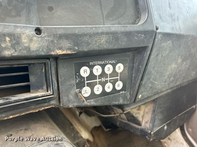 image for item EK8429 1998 International  4700 flatbed truck