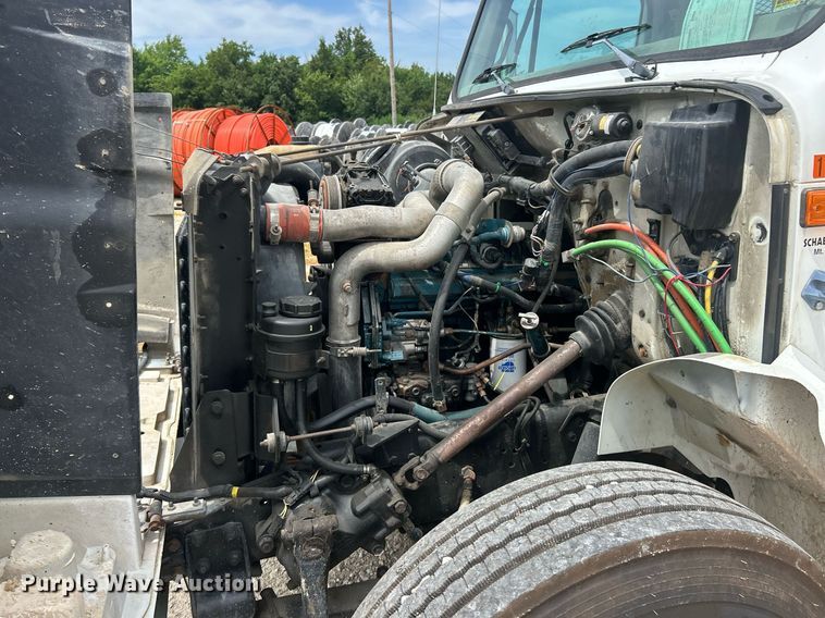 image for item EK8429 1998 International  4700 flatbed truck