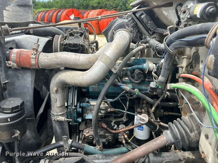 image for item EK8429 1998 International  4700 flatbed truck