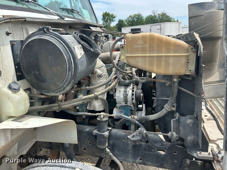 image for item EK8429 1998 International  4700 flatbed truck