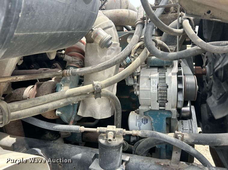 image for item EK8429 1998 International  4700 flatbed truck