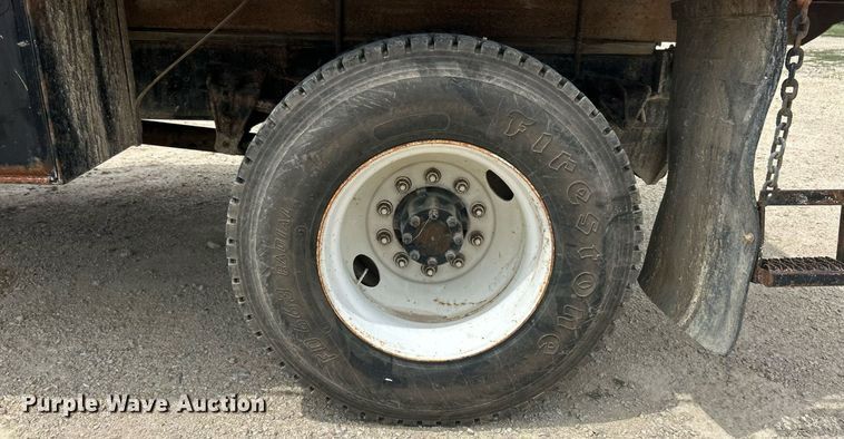 image for item EK8429 1998 International  4700 flatbed truck