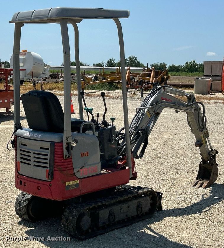 EXCAVADORA 2003 TAKEUCHI TB108