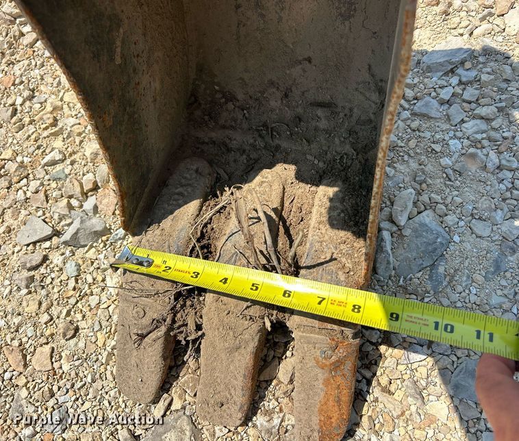 image for item EK8434 2003 Takeuchi TB108 mini excavator