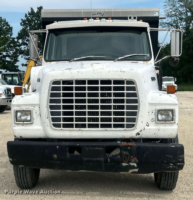 image for item EK8438 1990 Ford L9000 dump truck