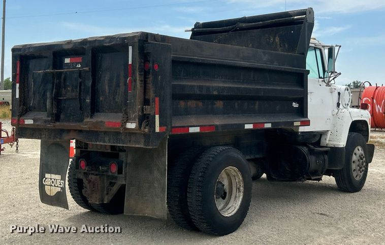 image for item EK8438 1990 Ford L9000 dump truck