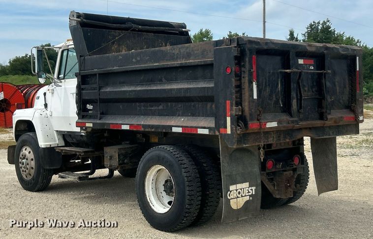 image for item EK8438 1990 Ford L9000 dump truck