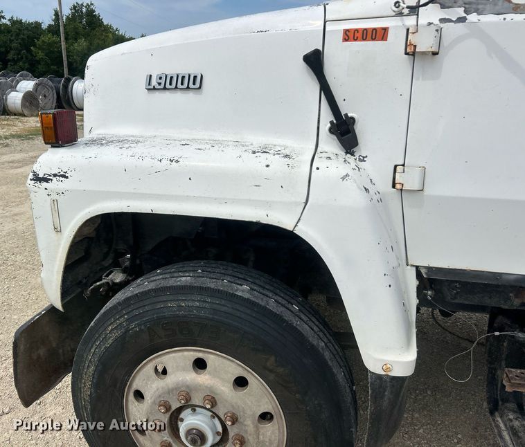 image for item EK8438 1990 Ford L9000 dump truck