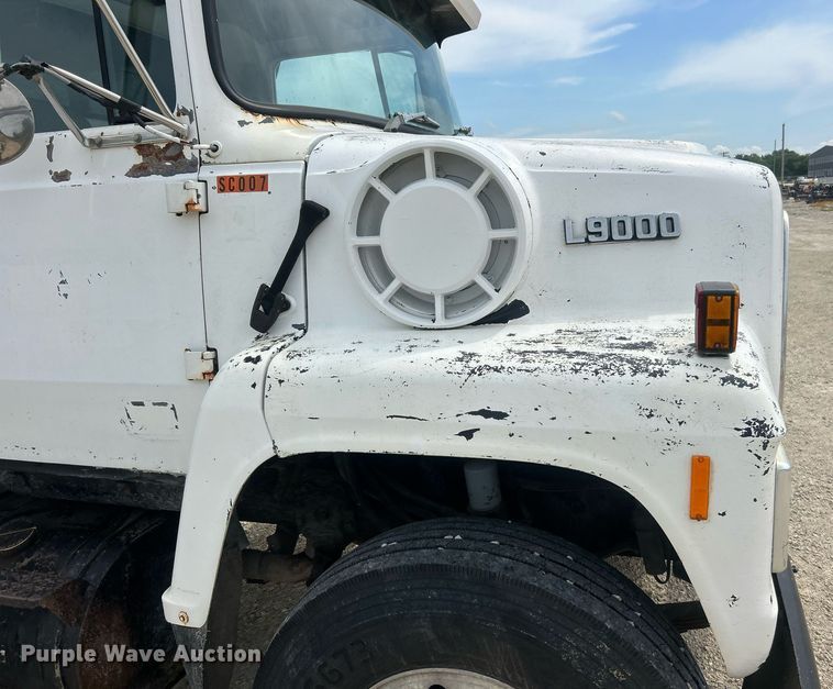 image for item EK8438 1990 Ford L9000 dump truck