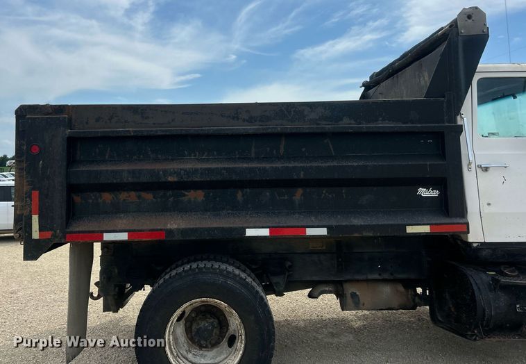 image for item EK8438 1990 Ford L9000 dump truck