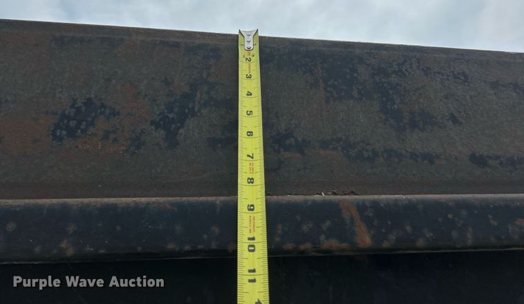 image for item EK8438 1990 Ford L9000 dump truck