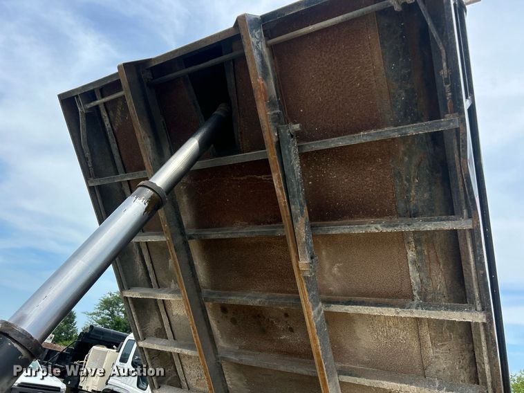 image for item EK8438 1990 Ford L9000 dump truck