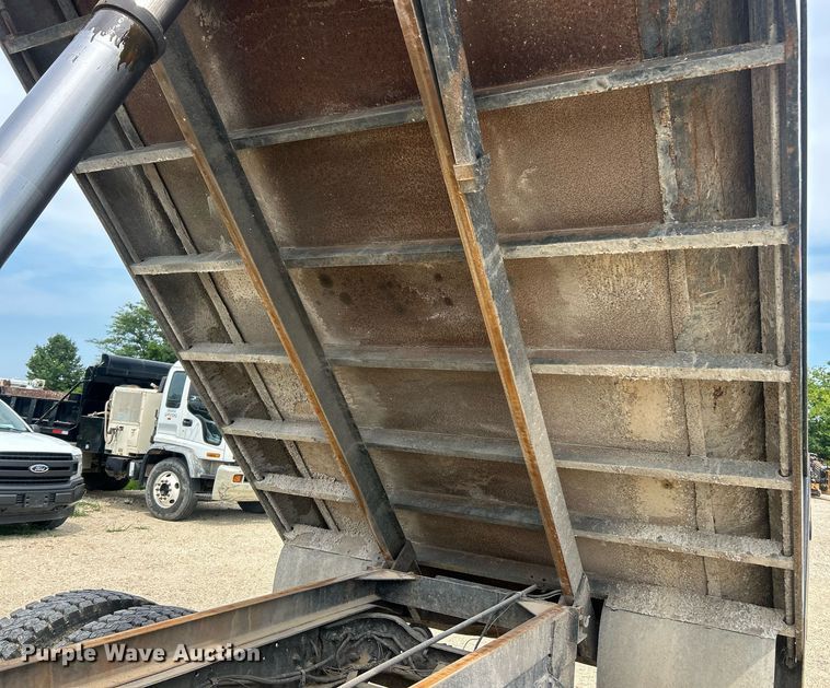 image for item EK8438 1990 Ford L9000 dump truck